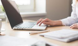 Küresel şirketler on binlerce kişiyi işten çıkarıyor