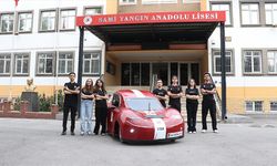 Liseliler okulun atölyesinde ürettikleri elektrikli araç 'Lexa'yı geliştirmek için çalışıyor