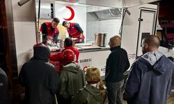 Türk Kızılay, Sındırgı'da depremden etkilenenlere beslenme desteği veriyor