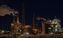 Uluslararası Enerji Ajansı, küresel petrol talebi artış öngörüsünü düşürdü