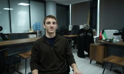 Aileleri Türkiye'ye göç etmek zorunda kalan Çeçen güreşçiler, ay yıldızlı formayla uluslararası başarı istiyor