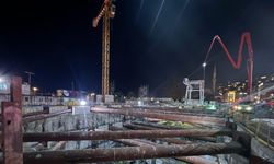 Beyoğlu'ndaki metro inşaatında iskele çöktü, bazı işçiler yaralandı