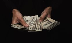 Dolar endeksi 3 ayın ardından 100 seviyesinin üzerini test etti