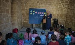 Gazze'de Eyyubiler'den kalma tarihi okul, 2 yıl eğitimden uzak kalan öğrencilere kapılarını açtı
