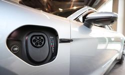 Geleneksel motorlu araç satışları düşerken, elektrikliyle hibritler vites yükseltiyor