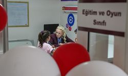 İzmir'de tedavileri nedeniyle okula gidemeyen çocukların sınıfı hastaneye taşınıyor