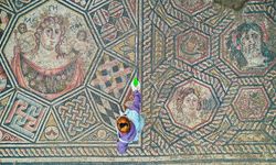 İznik'te tasvirlerle bezenmiş 3. yüzyıla ait taban mozaiği gün yüzüne çıkarılıyor