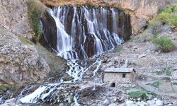 Kayseri'deki Kapuzbaşı Şelaleleri yılın her günü çağlıyor