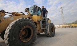 Kocası ve oğlunun karşı çıkmasına rağmen dozer operatörü oldu