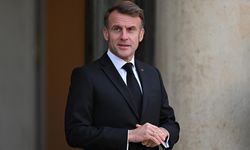 Macron, AB bünyesinde sosyal medyanın belirlenecek yaşın altına yasaklanması için çalıştıklarını söyledi