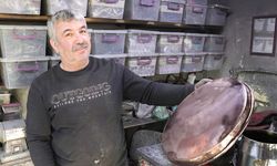 Mahmut usta 41 yıllık mesleğini bırakıp 'unutulmasın' diye kalaycılığa başladı