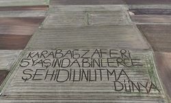 Tarlasına yazdığı kutlama mesajlarıyla bilinen Kırklarelili çiftçi bu kez de Karabağ zaferini kutladı