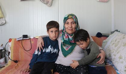 Depremde sağ bacağını kaybeden anne, iki çocuğu için hayata sımsıkı sarıldı