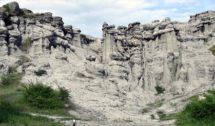 Kuzey Makedonya'daki "taşlaşmış düğün merasimi" ziyaretçilerine peri bacalarını anımsatıyor