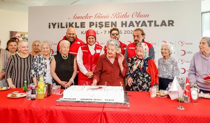 Türk Kızılay, Anneler Günü dolayısıyla deprem bölgesinde etkinlikler düzenledi