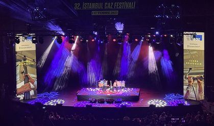 Hermanos Gutierrez müzik grubu Harbiye'de konser verdi