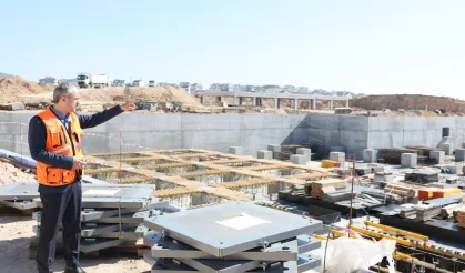 Çayırova Devlet'e deprem izolatörleri monte ediliyor