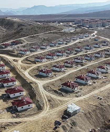 Malatya'nın Darende ilçesinde yükselen afet konutları dronla görüntülendi