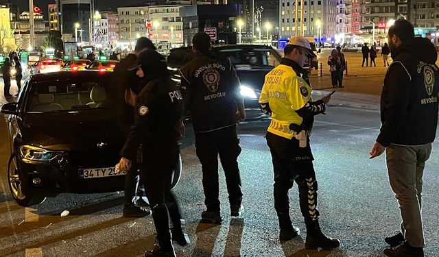 İstanbul'da polislerden birçok ilçede asayiş uygulaması