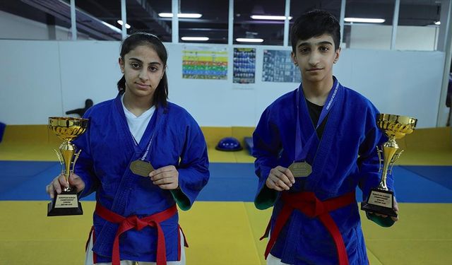 Avrupa birincisi Hakkarili kuraşçı kuzenlerin yeni hedefi dünya şampiyonluğu