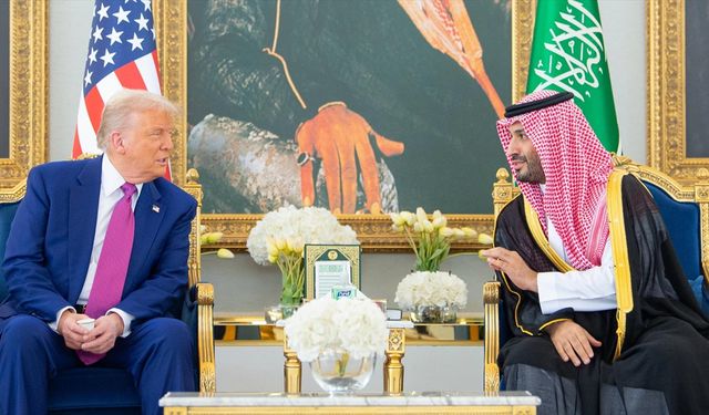 ABD Başkanı Trump, Suudi Arabistan Veliaht Prensi Bin Selman ile Kraliyet Divanı'nda bir araya geldi