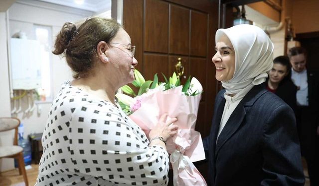 Bakan Göktaş'tan, kimsesiz çocuklara 40 yıldır annelik yapan Nimet Gürel'e ziyaret