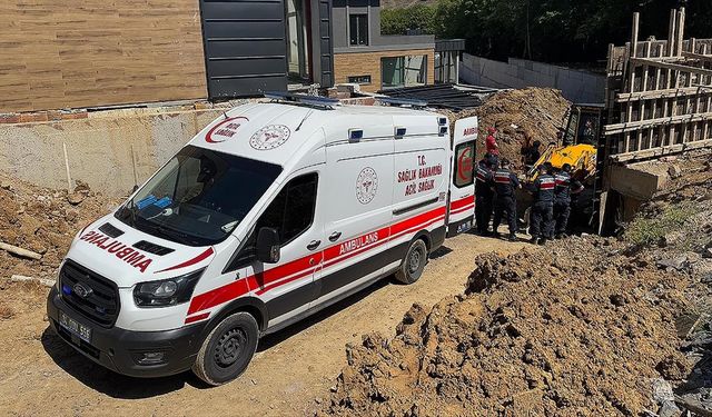 Çekmeköy'de inşaat alanında göçük altında kalan 2 işçiden biri yaralı kurtarıldı