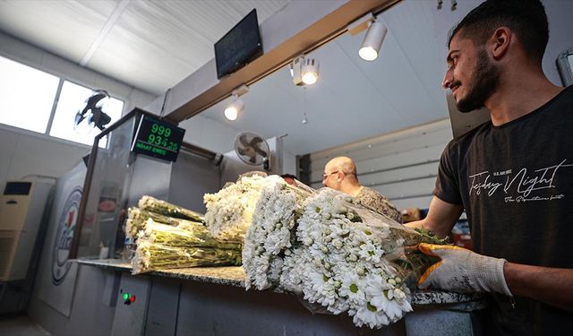 Çukurova'daki çiçek mezatları ve seralar "Anneler Günü" öncesi hareketli