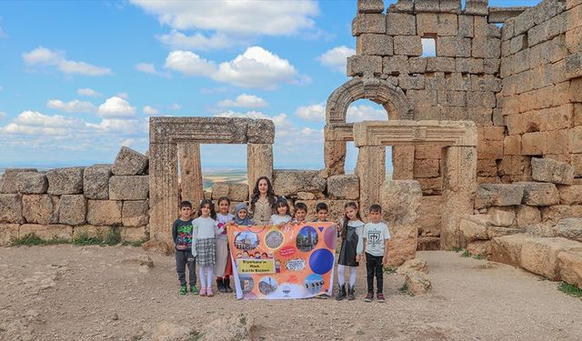 Diyarbakır'ın "minik kültür elçileri" tarihi mekanları tanıtıyor