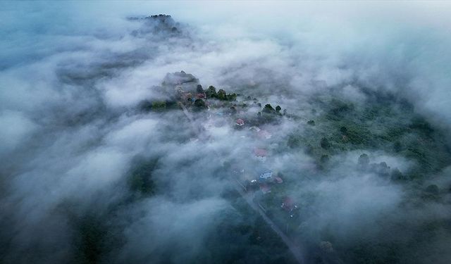 Düzce'de köylerin üzerini kaplayan sis denizi havadan görüntülendi