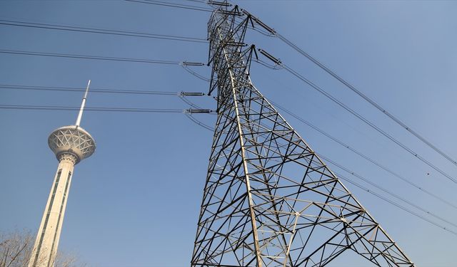Enerji sıkıntısı yaşanan İran'da, aşırı tüketimde bulunan yüzlerce evin elektriği kesildi