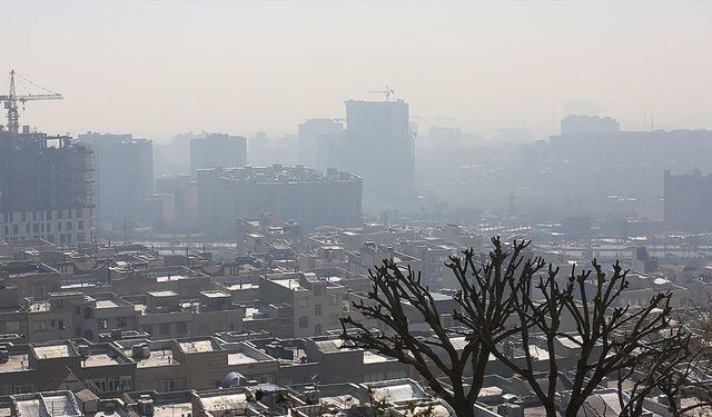 İran Sağlık Bakanı: "Hava kirliliği nedeniyle ülkede her yıl yaklaşık 50 bin çocuk hayatını kaybediyor"