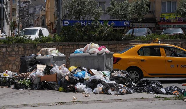 İzmir'de grev nedeniyle temizlik hizmeti aksıyor
