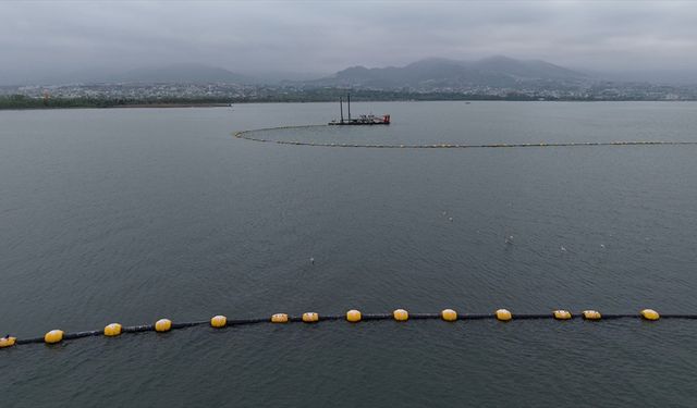 İzmit Körfezi'nde 125 hektarlık alandan 1,1 milyon metreküp dip çamuru temizlendi
