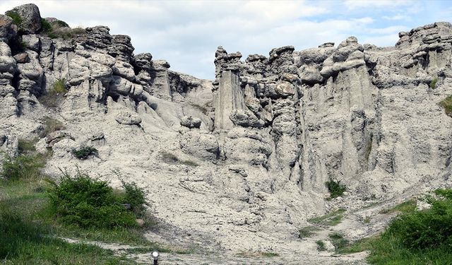 Kuzey Makedonya'daki "taşlaşmış düğün merasimi" ziyaretçilerine peri bacalarını anımsatıyor
