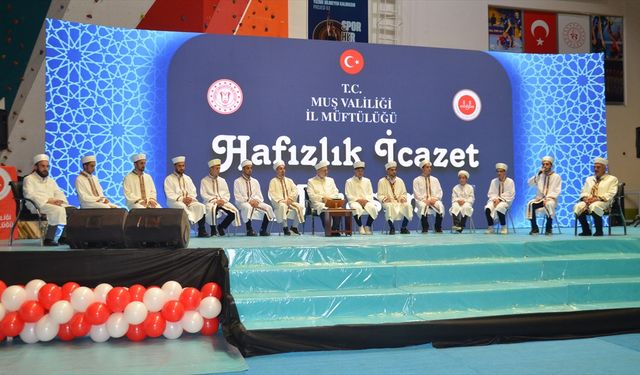 Muş'ta hafızlık eğitimini tamamlayan 300 öğrenci icazet aldı