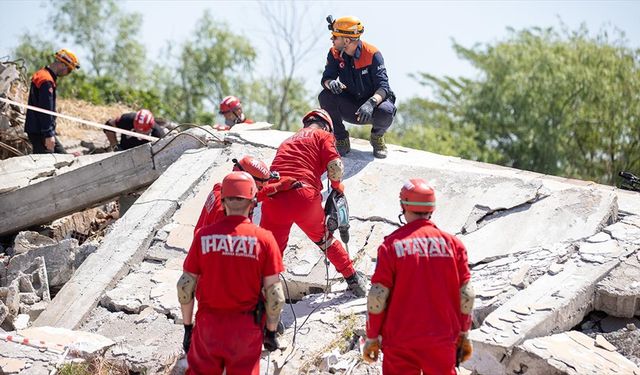 Sakarya AFAD, afetlere hazır gençlerin yetişmesi için 5 ülkeden öğrencileri buluşturdu