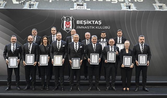 Serdal Adalı ve yönetimi, mazbatalarını aldı