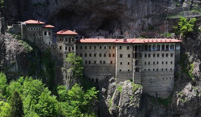 Sümela Manastırı'nın ziyaretçi sayısı yaz yoğunluğu başlamadan artışa geçti