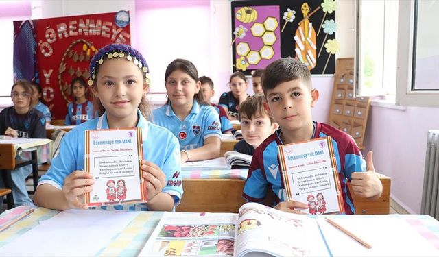 Trabzonlu öğretmen ve öğrencilerinden eğitime "mani"li dokunuş