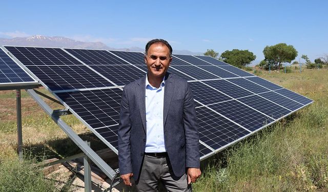 Atıl araziyi tarıma kazandıran akademisyen güneş enerjisiyle meyve ağaçları yetiştiriyor