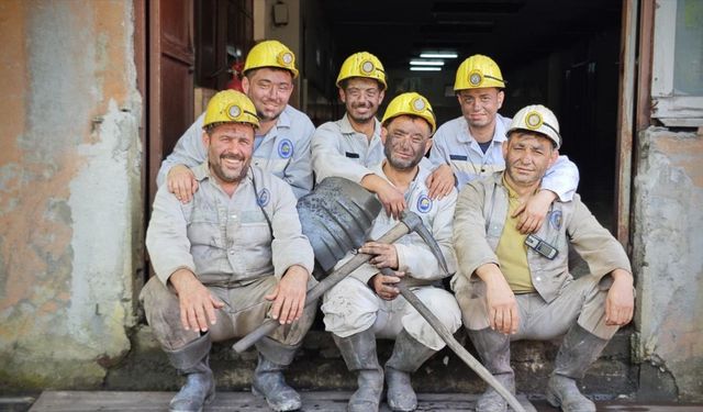 Babalar ve oğulları, omuz omuza vererek taş kömürünü gün ışığına çıkarıyor