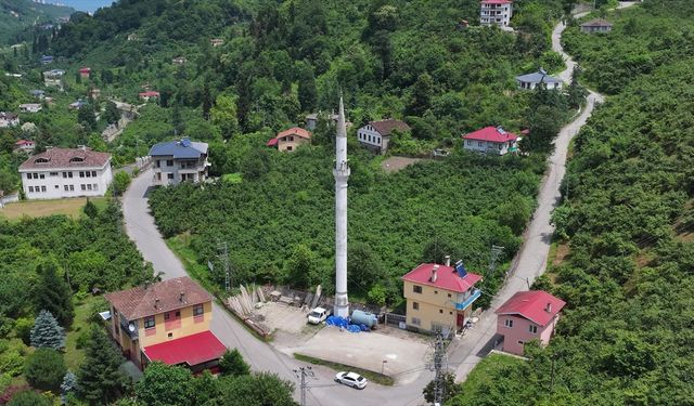 Camisiz minareden 8 yıldır ezan sesi eksik olmuyor