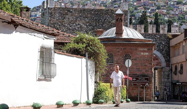 Çektiği fotoğraflarla mazideki Bursa'nın izini sürüyor