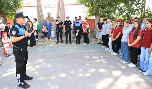 Edirne'de polislerden öğrencilere "serinlemek için nehirlere girmeyin" uyarısı