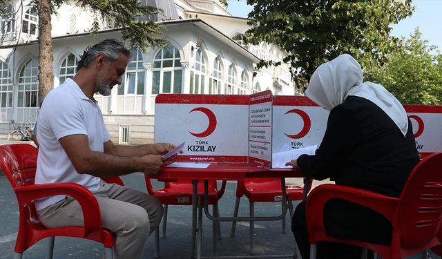 Hastalara umut olan abla kardeş, kan bağışında birbiriyle yarışıyor