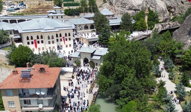 İnanç turizminin gözde mekanı Somuncu Baba Külliyesi misafirlerini ağırlıyor