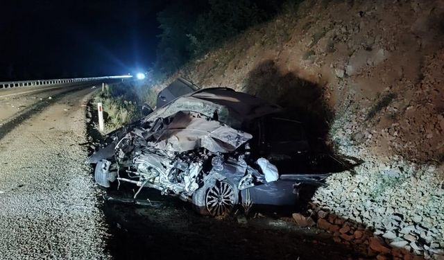 Konya'da yolcu otobüsüyle çarpışan otomobilin sürücüsü öldü, 8 kişi yaralandı