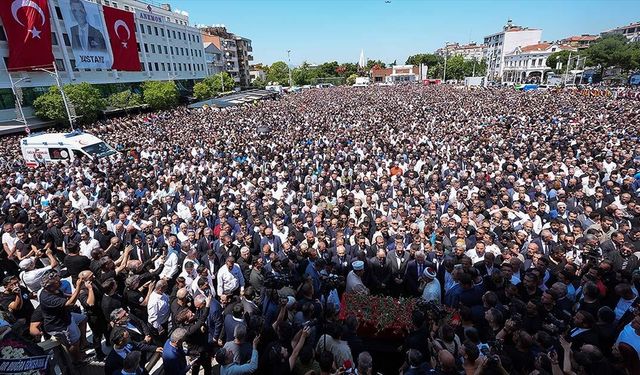 Manisa Büyükşehir Belediye Başkanı Ferdi Zeyrek, son yolculuğuna uğurlandı