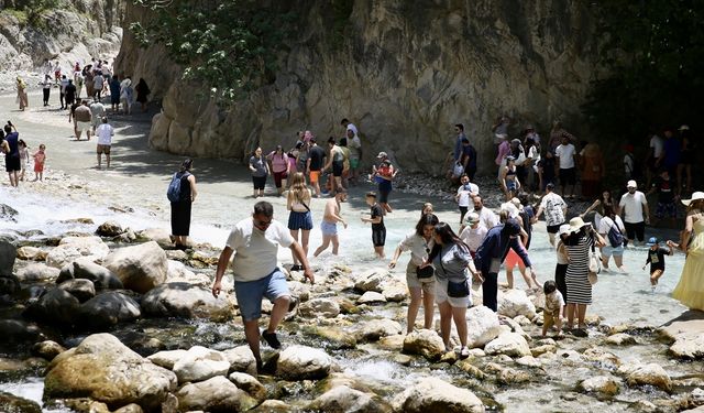 Muğla'daki Saklıkent Kanyonu'nda bayram tatili yoğunluğu